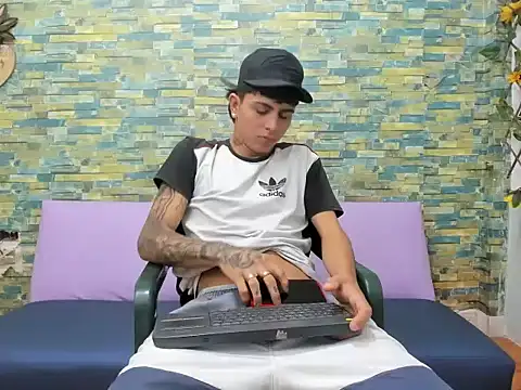 Snapshot of naughty_boy_Maicoll chatting on 23, 11, 2025 naughty boy Maicoll online show from 23, 11, 2025