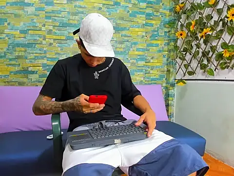 Snapshot of naughty_boy_Maicoll chatting on 1, 12, 2025 naughty boy Maicoll online show from 1, 12, 2025