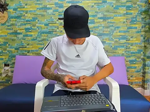 Snapshot of naughty_boy_Maicoll chatting on 24, 11, 2025 naughty boy Maicoll online show from 24, 11, 2025