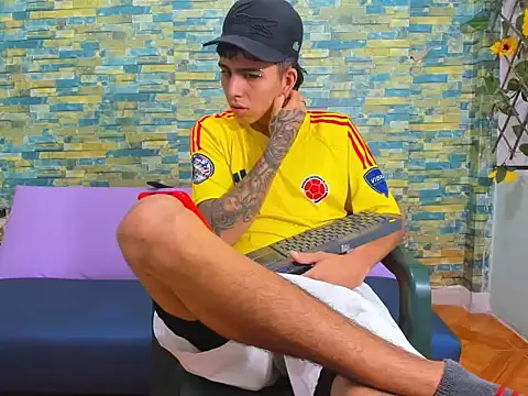 Snapshot of naughty_boy_Maicoll chatting on 25, 11, 2025 naughty boy Maicoll online show from 25, 11, 2025