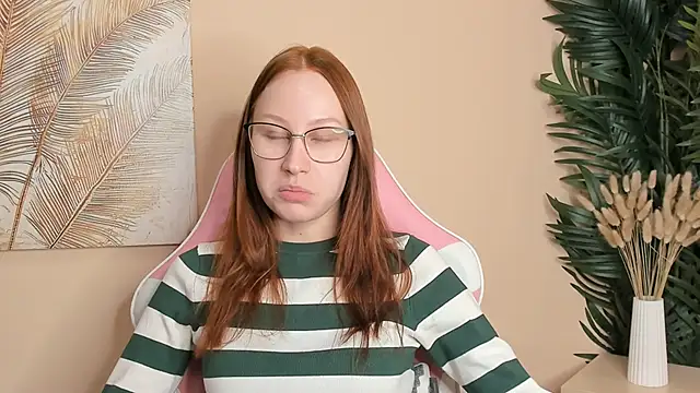 YiPalomo online show from 12, 11, 2025