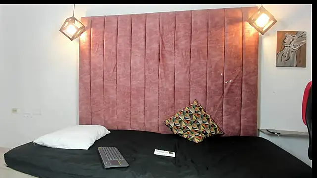 Max and Mia9 online show from 18, 11, 2025