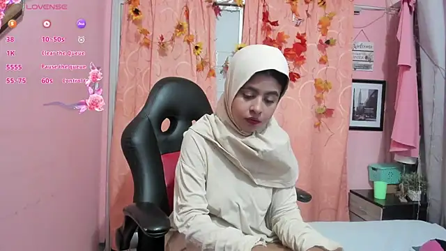 NaylaAbadi online show from 21, 11, 2025