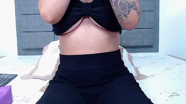 Ana Paula0 online show from 28, 11, 2025