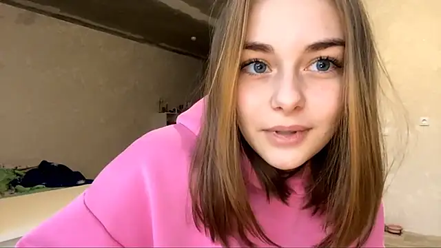 Snapshot of GeralynChiszar chatting on 14, 11, 2025 GeralynChiszar online show from 14, 11, 2025