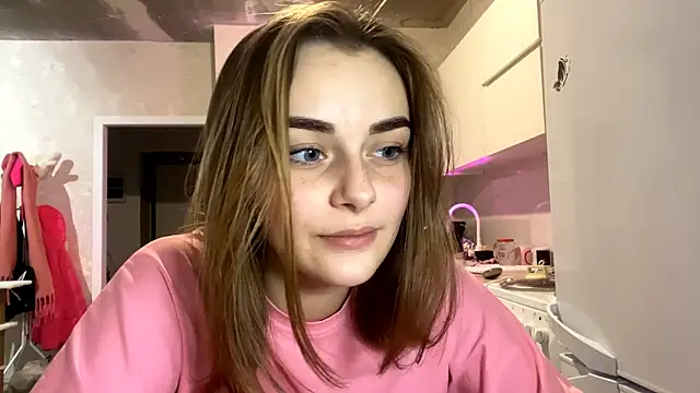 Snapshot of GeralynChiszar chatting on 29, 11, 2025 GeralynChiszar online show from 29, 11, 2025