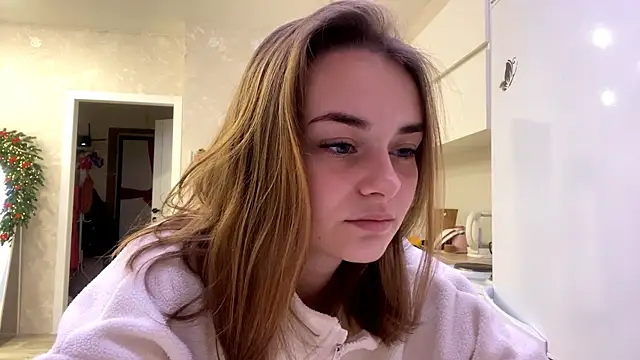 Snapshot of GeralynChiszar chatting on 20, 12, 2025 GeralynChiszar online show from 20, 12, 2025