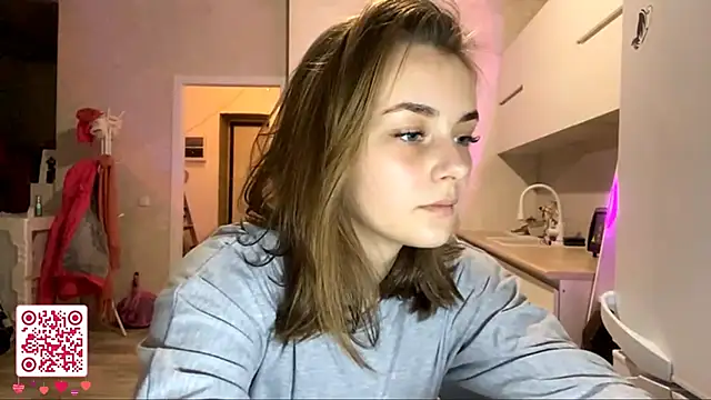 Snapshot of GeralynChiszar chatting on 21, 11, 2025 GeralynChiszar online show from 21, 11, 2025