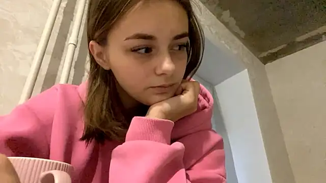 Snapshot of GeralynChiszar chatting on 11, 11, 2025 GeralynChiszar online show from 11, 11, 2025