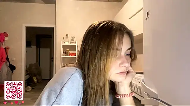 Snapshot of GeralynChiszar chatting on 23, 11, 2025 GeralynChiszar online show from 23, 11, 2025