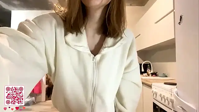 Snapshot of GeralynChiszar chatting on 27, 11, 2025 GeralynChiszar online show from 27, 11, 2025