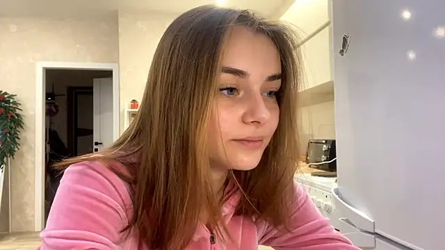 Snapshot of GeralynChiszar chatting on 17, 12, 2025 GeralynChiszar online show from 17, 12, 2025