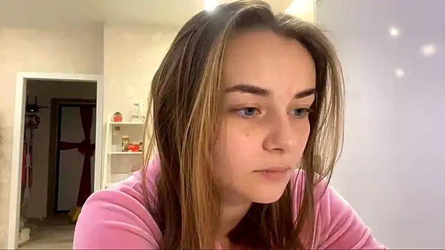 Snapshot of GeralynChiszar chatting on 16, 12, 2025 GeralynChiszar online show from 16, 12, 2025