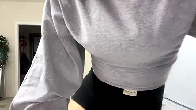 Snapshot of GeralynChiszar chatting on 19, 12, 2025 GeralynChiszar online show from 19, 12, 2025