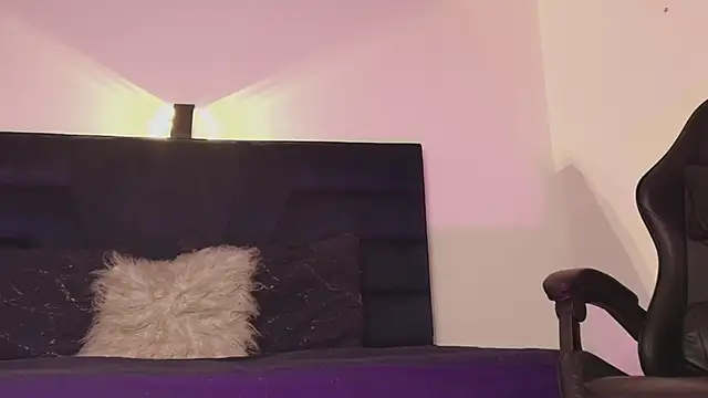 Snapshot of sharon_stone5 chatting on 12, 11, 2025 sharon stone5 online show from 12, 11, 2025