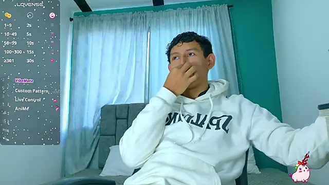 FelipeGonzalezz online show from 4, 12, 2025