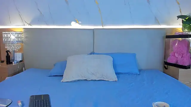 april grey11 online show from 17, 4, 2026