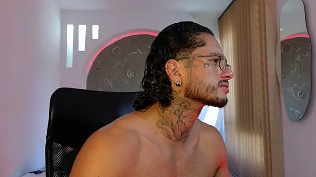 Snapshot of Alanrodgers chatting on 12, 11, 2025 Alanrodgers online show from 12, 11, 2025