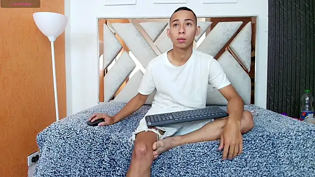 Antonella And Thiago online show from 13, 11, 2025