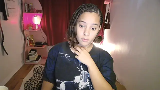 PrettyLittleProblem online show from 23, 11, 2025