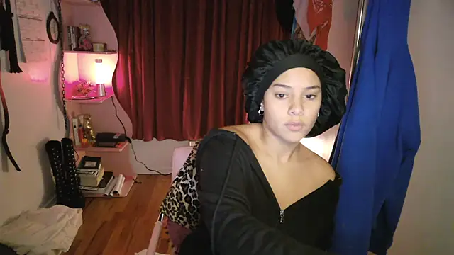 PrettyLittleProblem online show from 25, 11, 2025