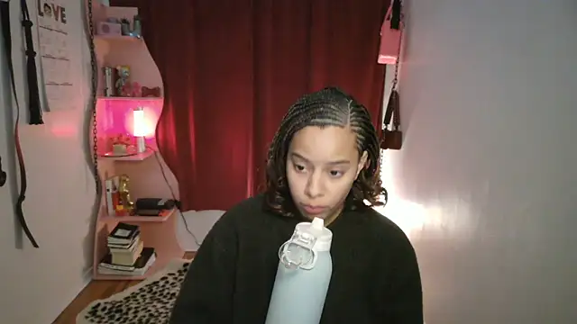 PrettyLittleProblem online show from 18, 11, 2025