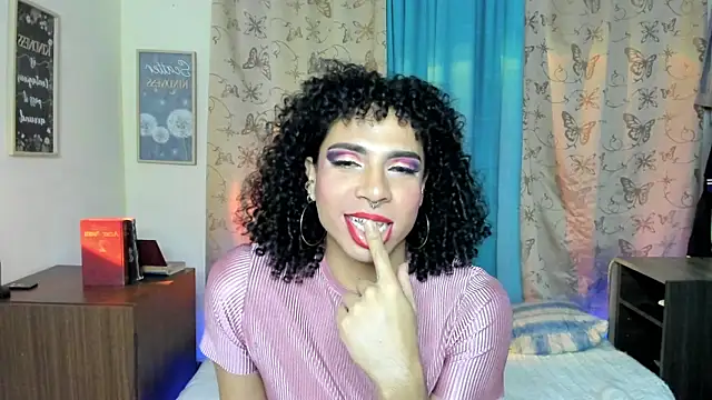 Snapshot of Angel_White25 chatting on 14, 12, 2025 Angel White25 online show from 14, 12, 2025