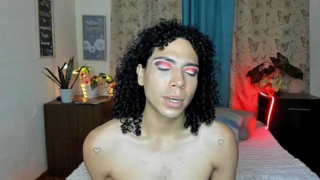 Snapshot of Angel_White25 chatting on 22, 11, 2025 Angel White25 online show from 22, 11, 2025