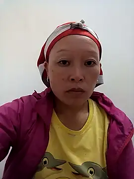 girl-hot2x online show from 15, 11, 2025