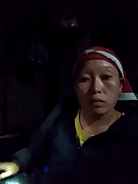 girl-hot2x online show from 12, 11, 2025