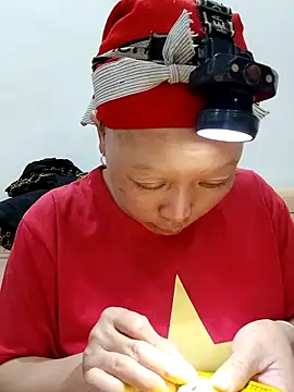 girl-hot2x online show from 29, 3, 2026