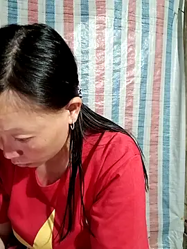 girl-hot2x online show from 15, 4, 2026