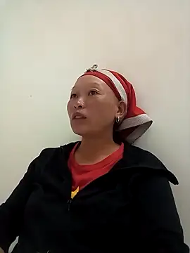 girl-hot2x online show from 26, 11, 2025