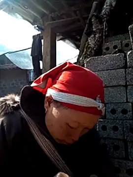 girl-hot2x online show from 1, 12, 2025