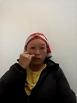 girl-hot2x online show from 16, 11, 2025