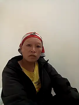 girl-hot2x online show from 14, 11, 2025