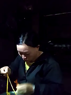 girl-hot2x online show from 13, 11, 2025