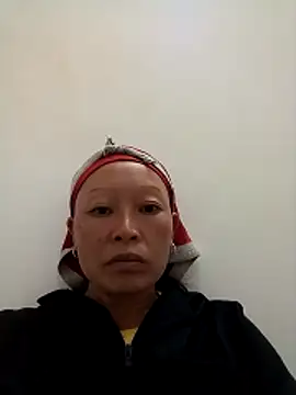 girl-hot2x online show from 20, 11, 2025