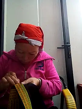 girl-hot2x online show from 18, 11, 2025