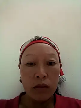 girl-hot2x online show from 18, 11, 2025