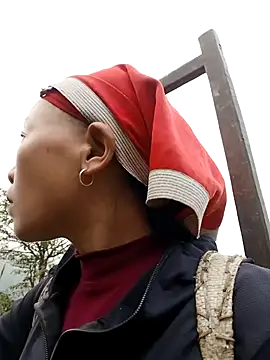 girl-hot2x online show from 18, 12, 2025