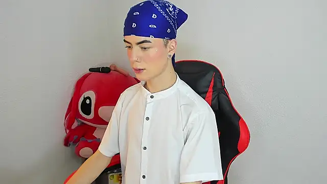 Snapshot of divine_philp77 chatting on 28, 11, 2025 divine philp77 online show from 28, 11, 2025