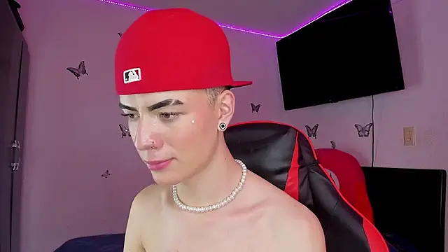 Snapshot of divine_philp77 chatting on 14, 11, 2025 divine philp77 online show from 14, 11, 2025