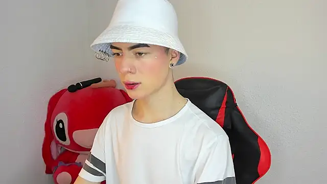 Snapshot of divine_philp77 chatting on 25, 11, 2025 divine philp77 online show from 25, 11, 2025