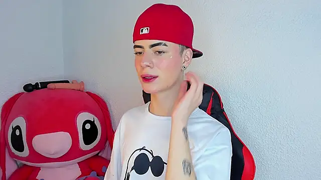 Snapshot of divine_philp77 chatting on 21, 11, 2025 divine philp77 online show from 21, 11, 2025