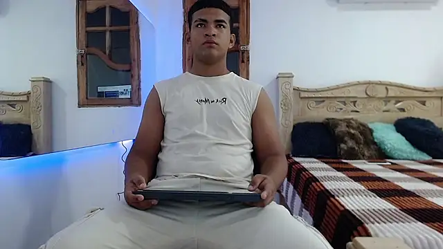 mathews    online show from 25, 11, 2025