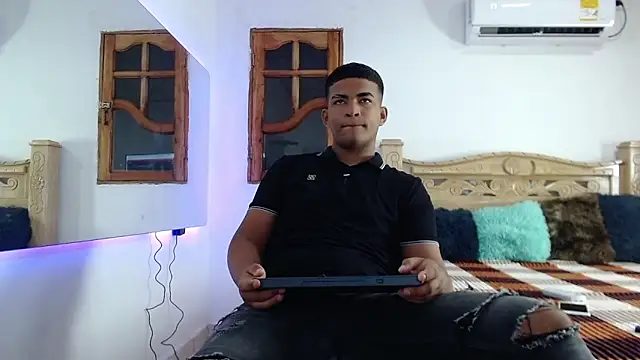 mathews    online show from 30, 11, 2025