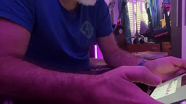 Snapshot of LeatherSdaddy chatting on 2, 4, 2026 LeatherSdaddy online show from 2, 4, 2026