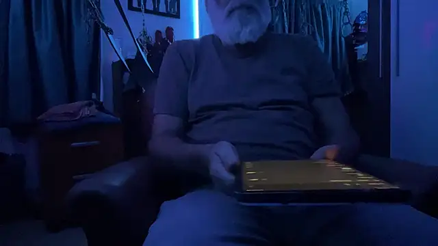 Snapshot of LeatherSdaddy chatting on 4, 4, 2026 LeatherSdaddy online show from 4, 4, 2026