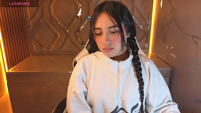 Snapshot of Juliana_Tx chatting on 2, 2, 2026 Juliana Tx online show from 2, 2, 2026